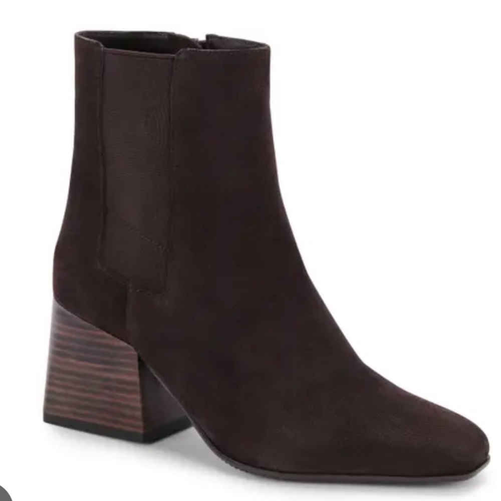 Blondo Scarlette brown suede bootie!